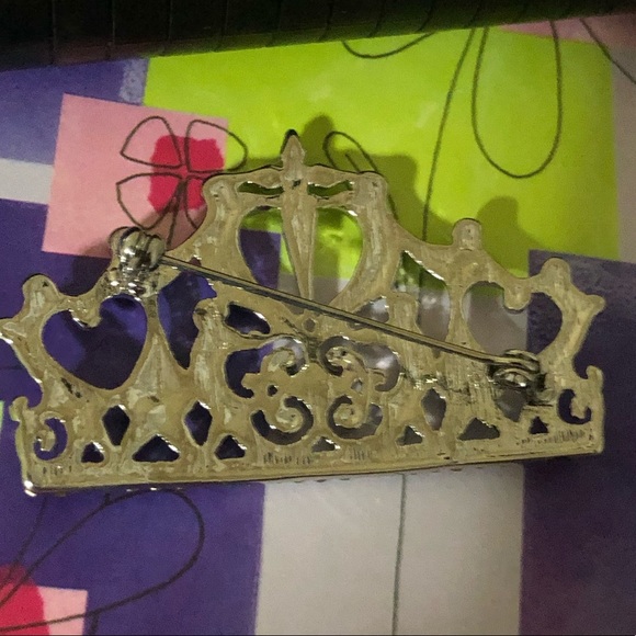 6/25$ Silver Broach Men Holding UP a woman. #Pink Saphh - Picture 8 of 11